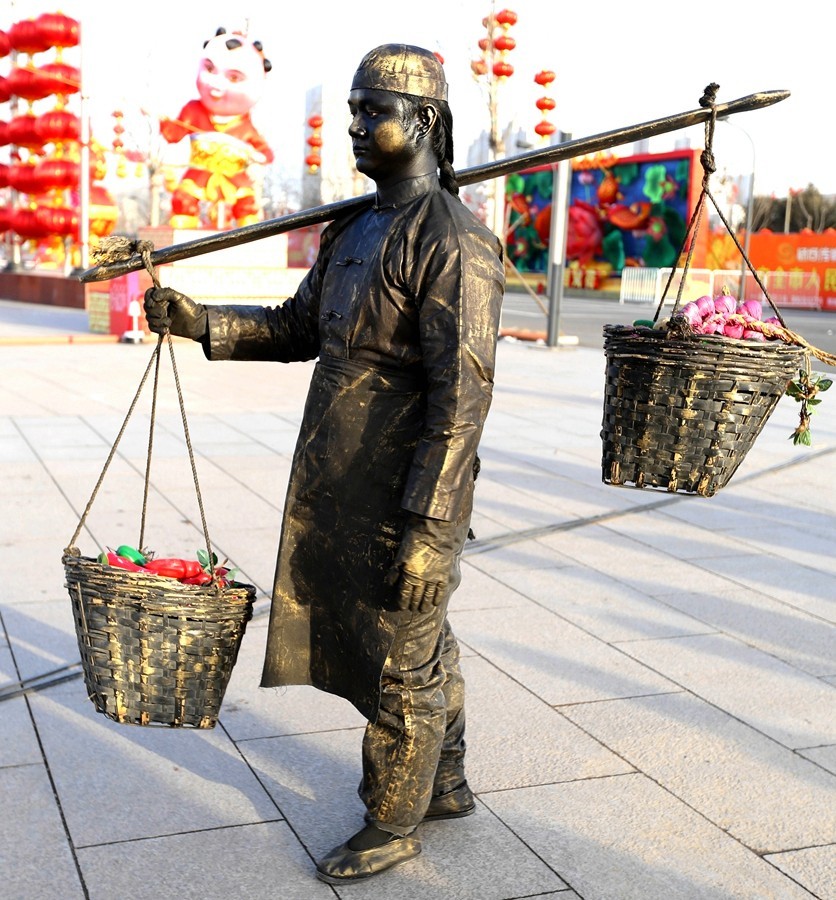 《不老松：纪实摄影》行走的铜人！