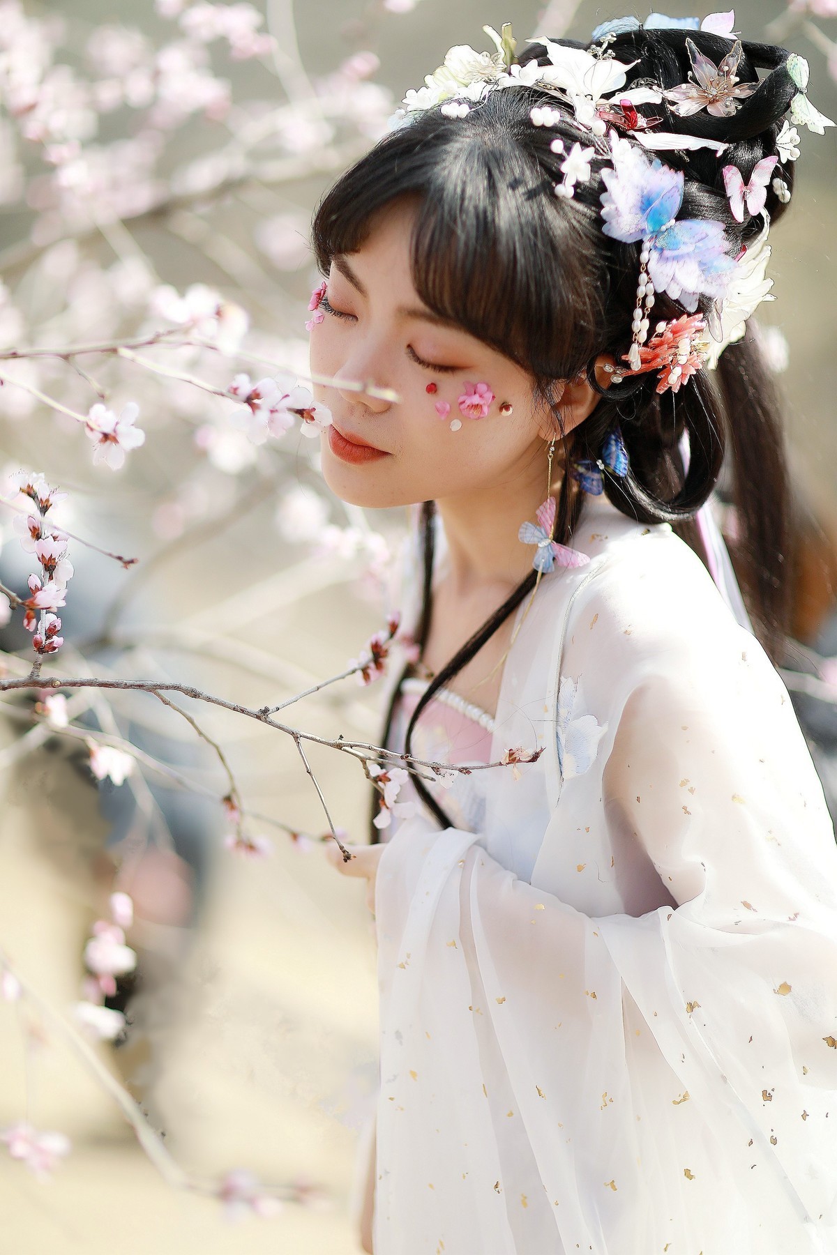 人比桃花美