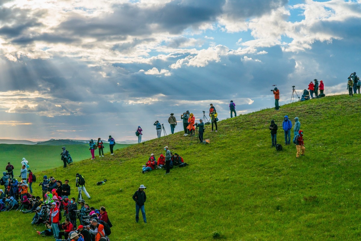 21.6 夏日的草原（二十三）------拍摄马群的人们