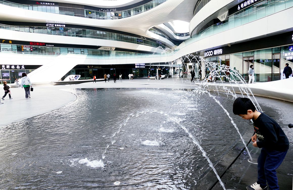 流动的线条--银河SOHO