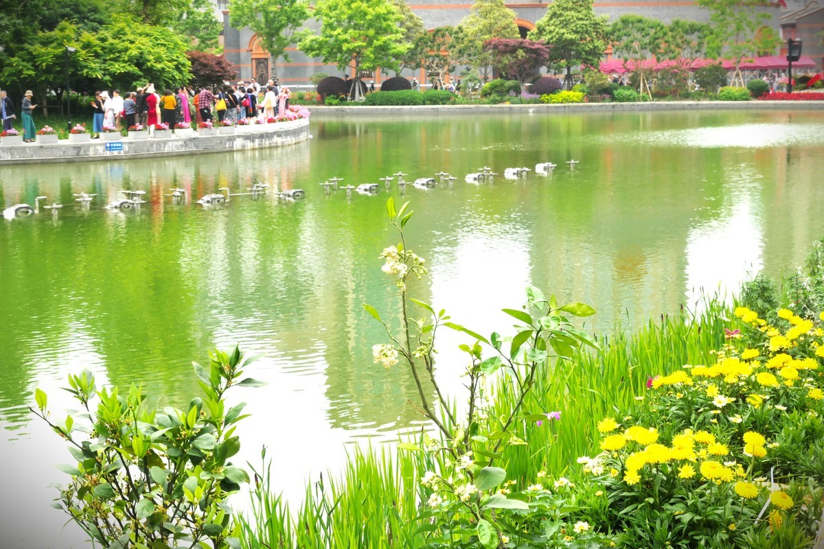 【太平湖畔（2）】——摄于上海新天地