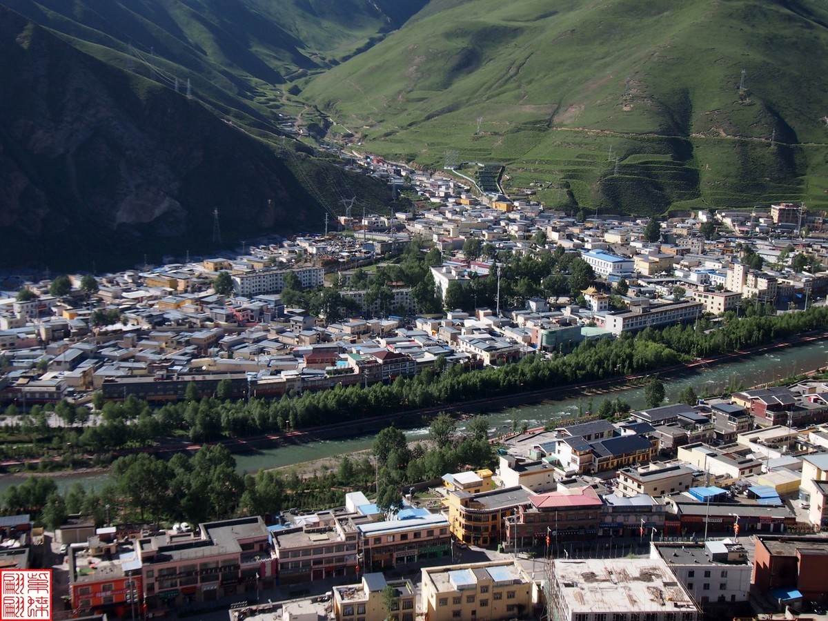 灾后重建的玉树全景（2）