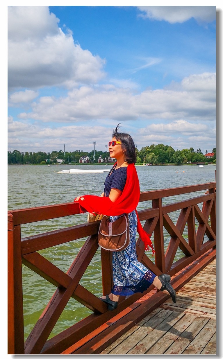 留影“奥斯特路达”（波兰）