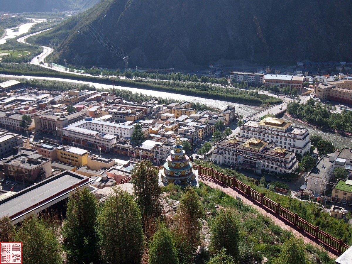 灾后重建的玉树全景（2）