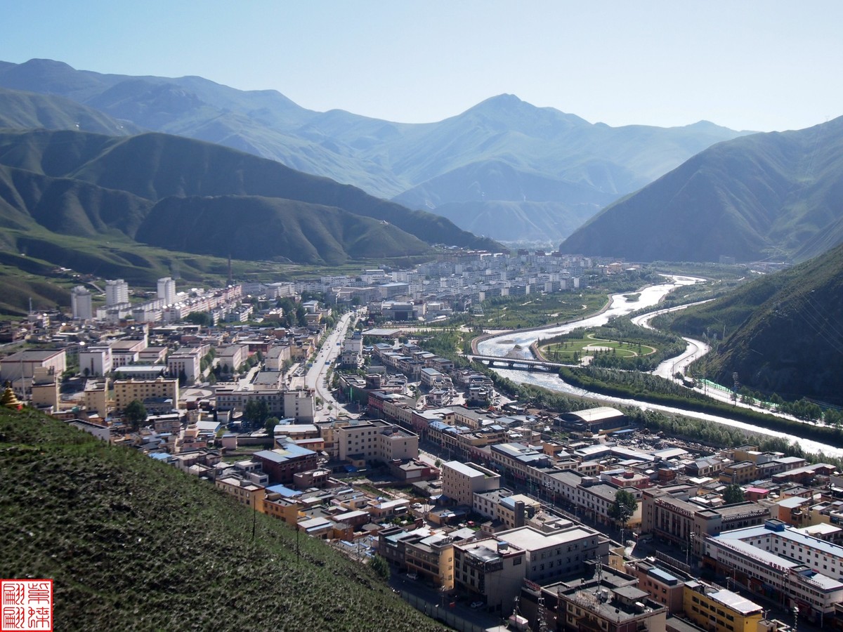 灾后重建的玉树全景（2）