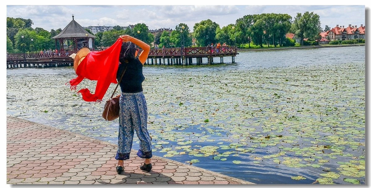 留影“奥斯特路达”（波兰）