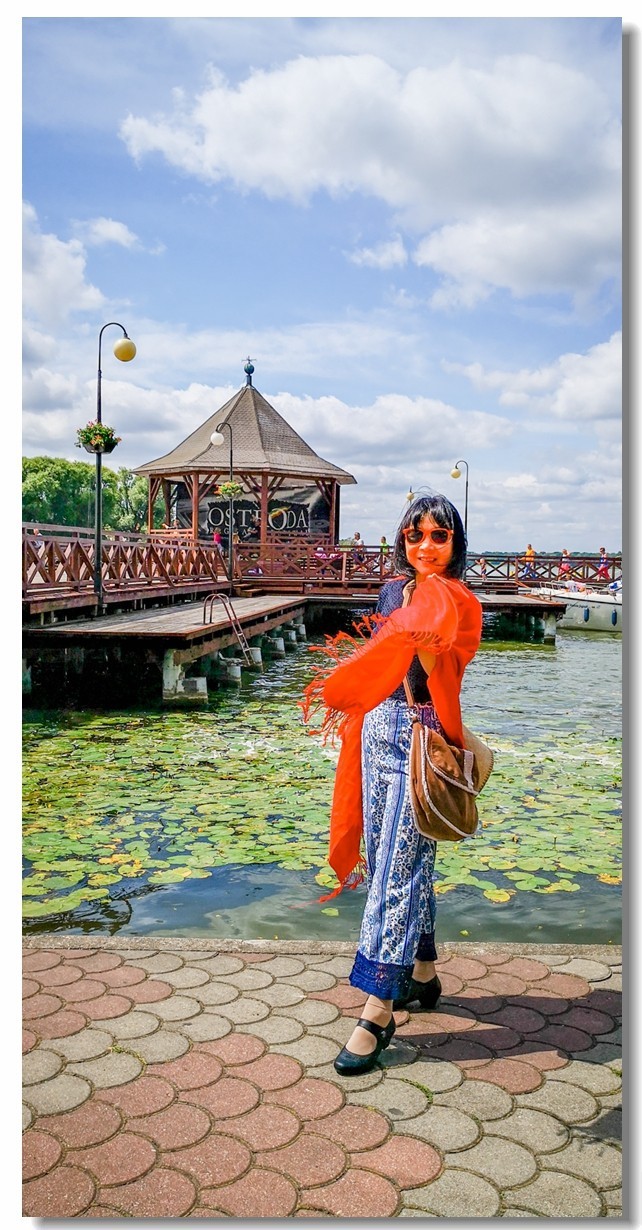 留影“奥斯特路达”（波兰）