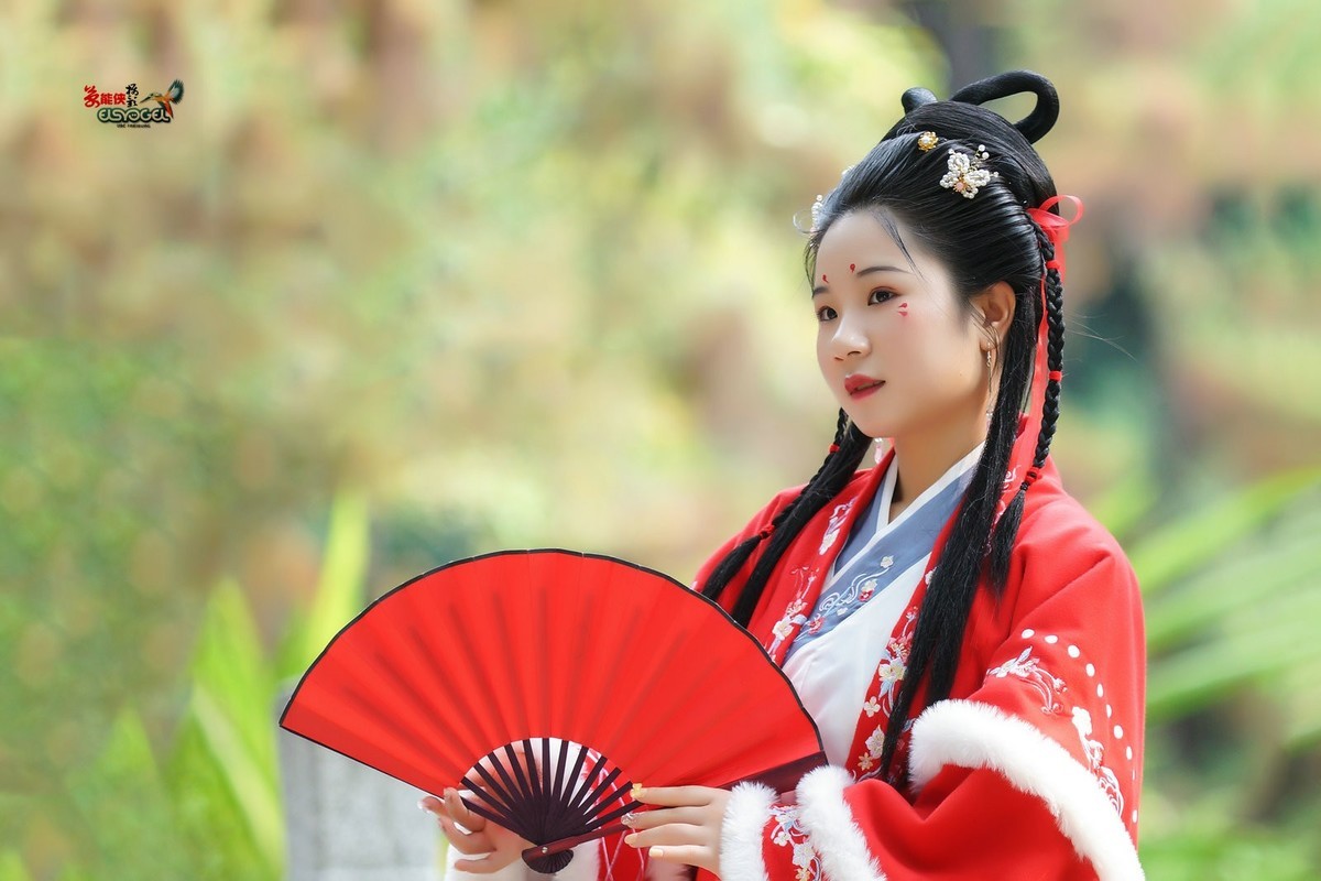 【兰圃汉服少女】---左婷