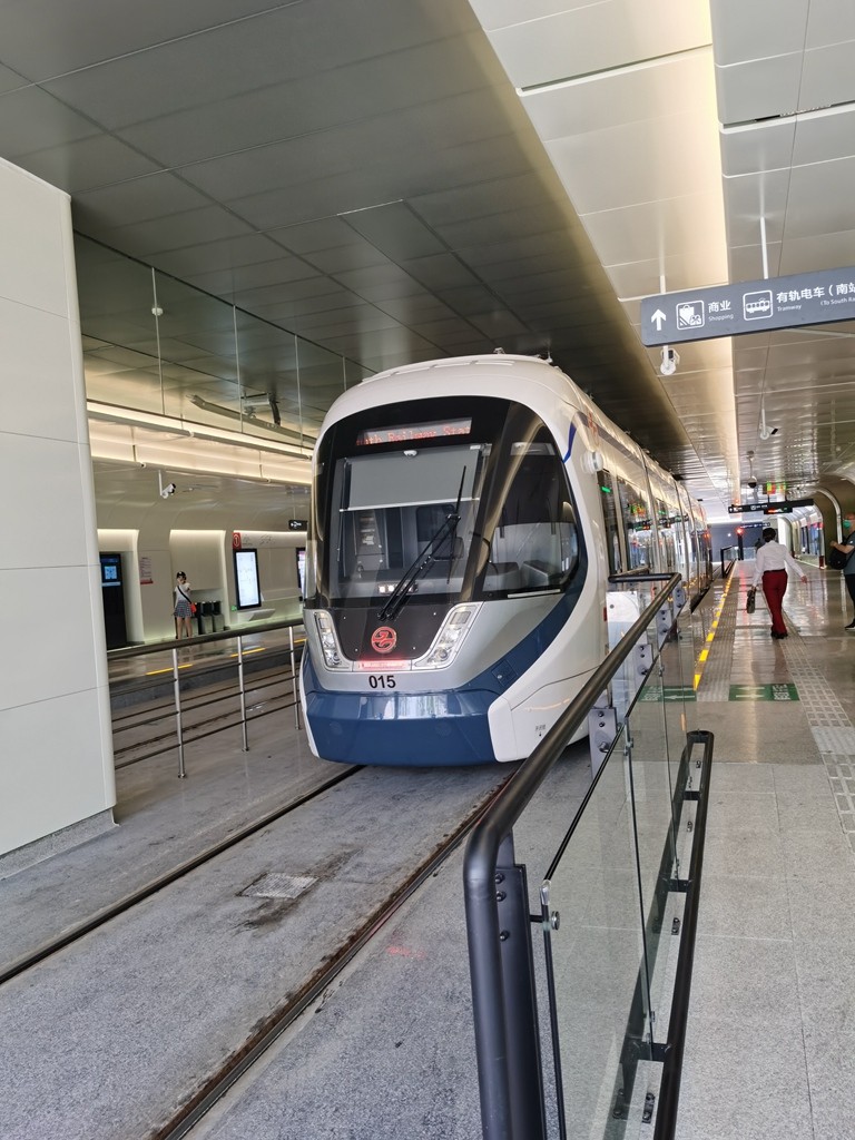 看看嘉兴市内的地面轨道一号线————高铁站与火车站之间的连接线