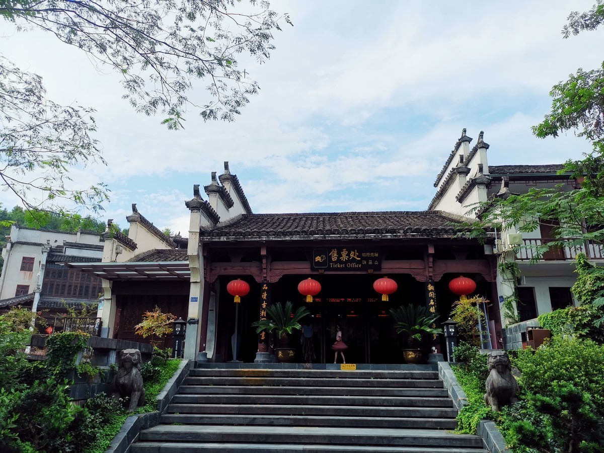 徽州宏村欢迎您：“遥遥领先”宏村手机随拍（就在塔川附近）