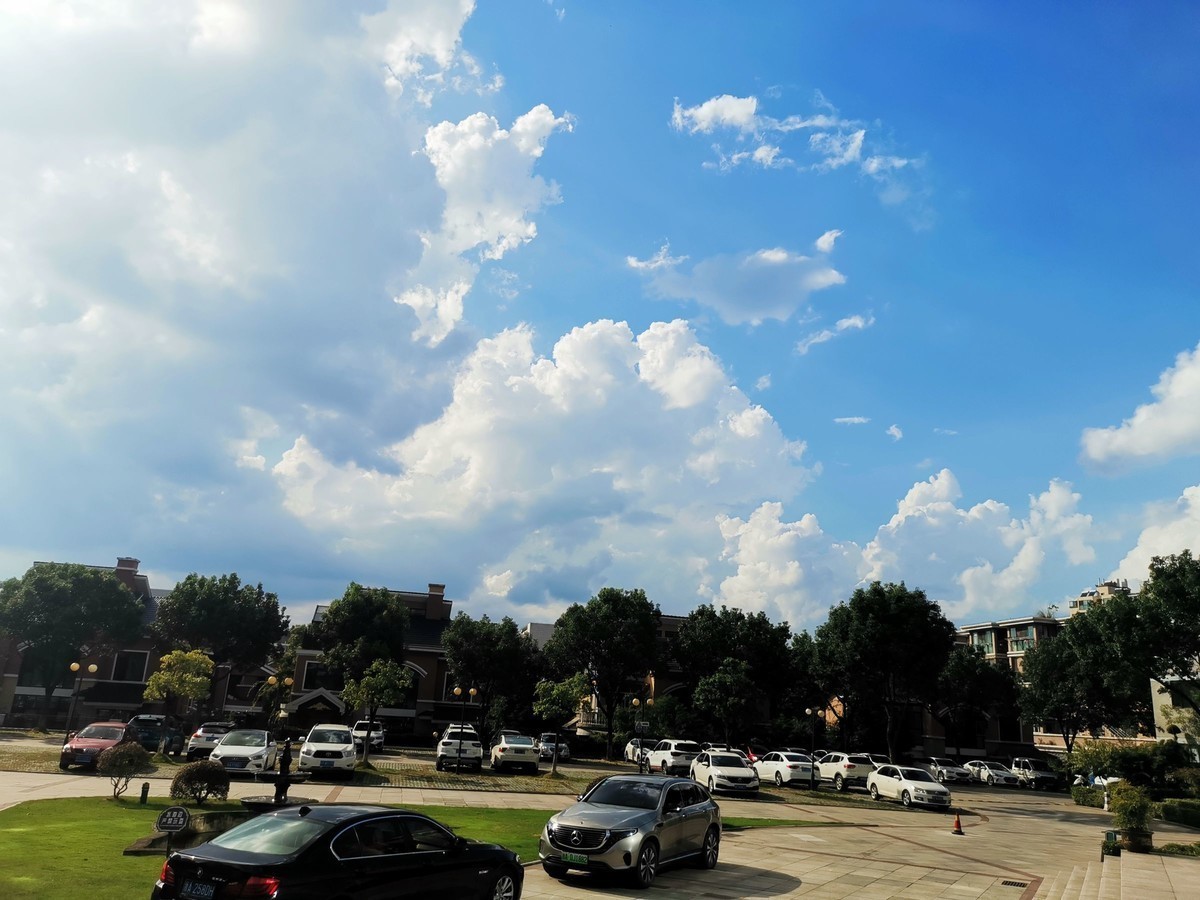 徽州宏村欢迎您：“遥遥领先”宏村手机随拍（就在塔川附近）