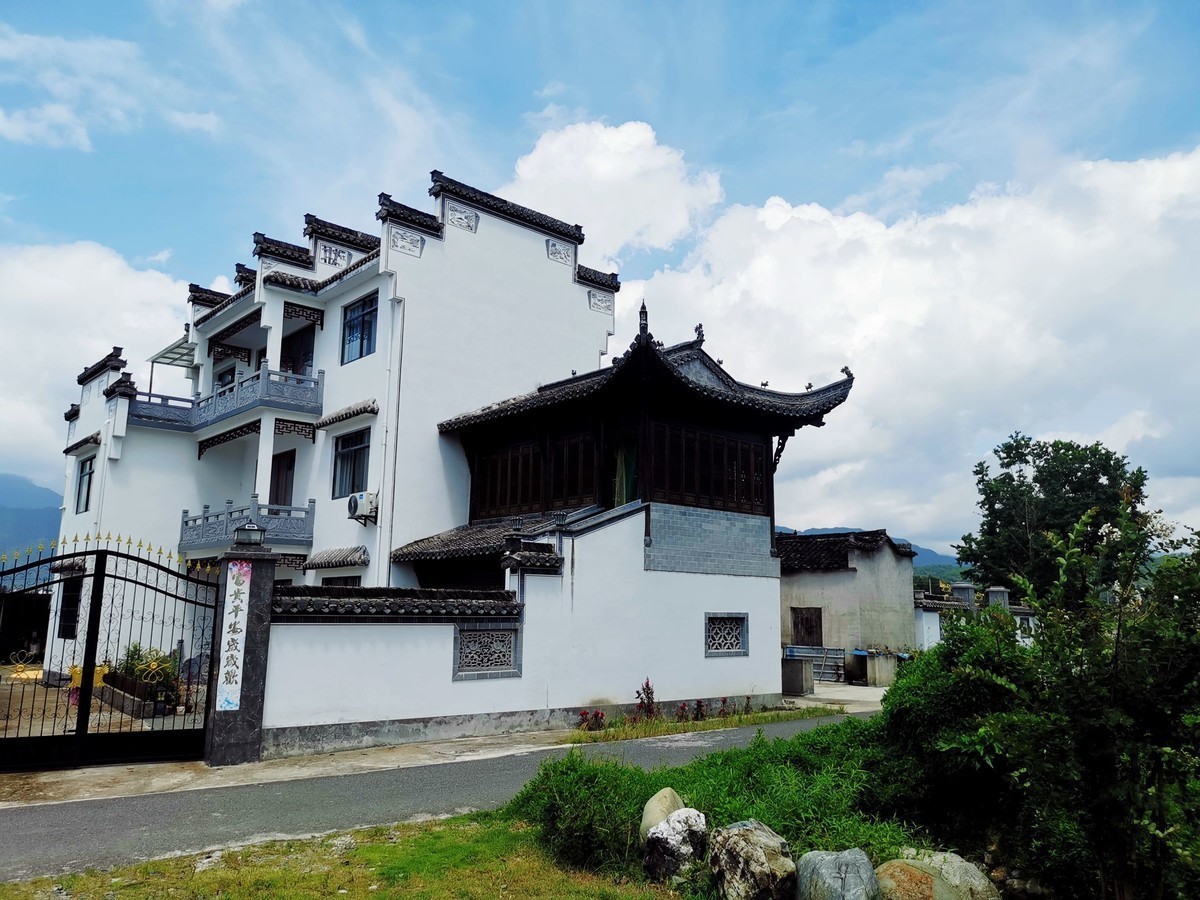 徽州宏村欢迎您：“遥遥领先”宏村手机随拍（就在塔川附近）