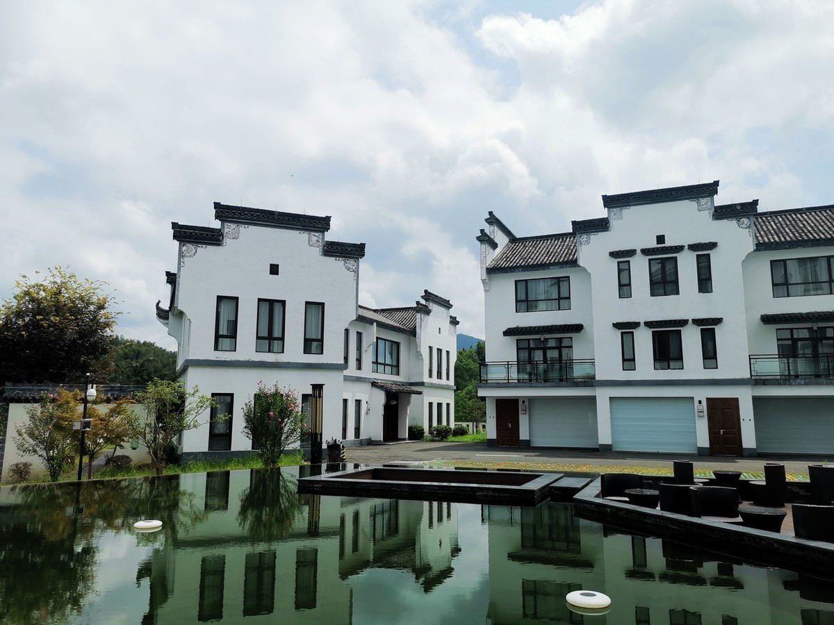 徽州宏村欢迎您：“遥遥领先”宏村手机随拍（就在塔川附近）