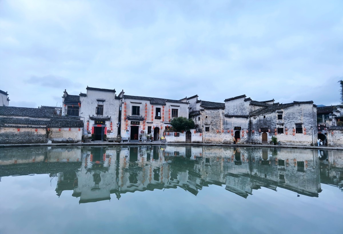 徽州宏村欢迎您遥遥领先宏村手机随拍就在塔川附近