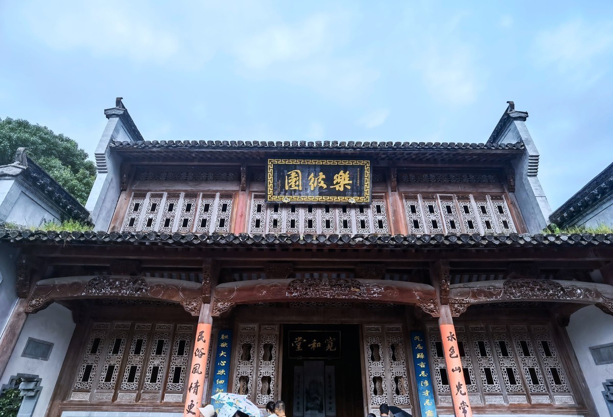 徽州宏村欢迎您：“遥遥领先”宏村手机随拍（就在塔川附近）