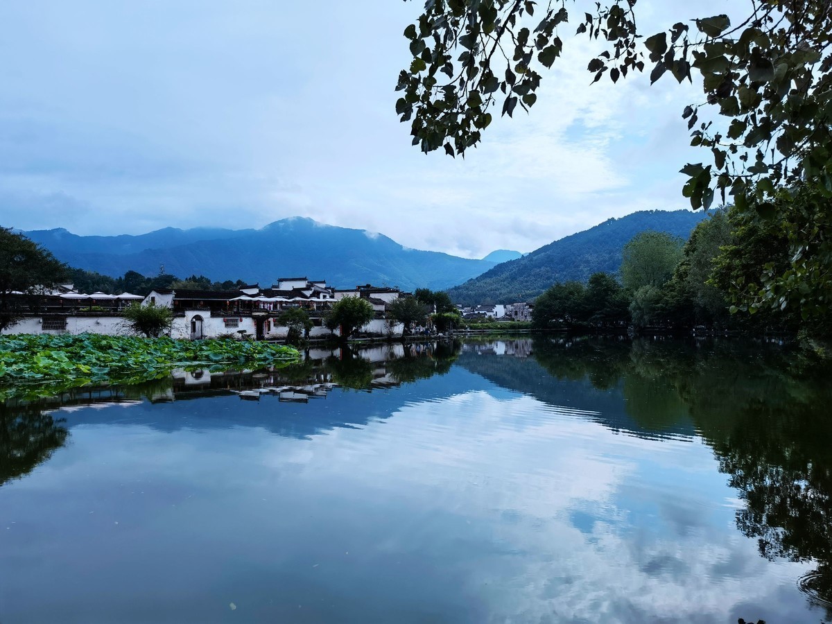 徽州宏村欢迎您：“遥遥领先”宏村手机随拍（就在塔川附近）