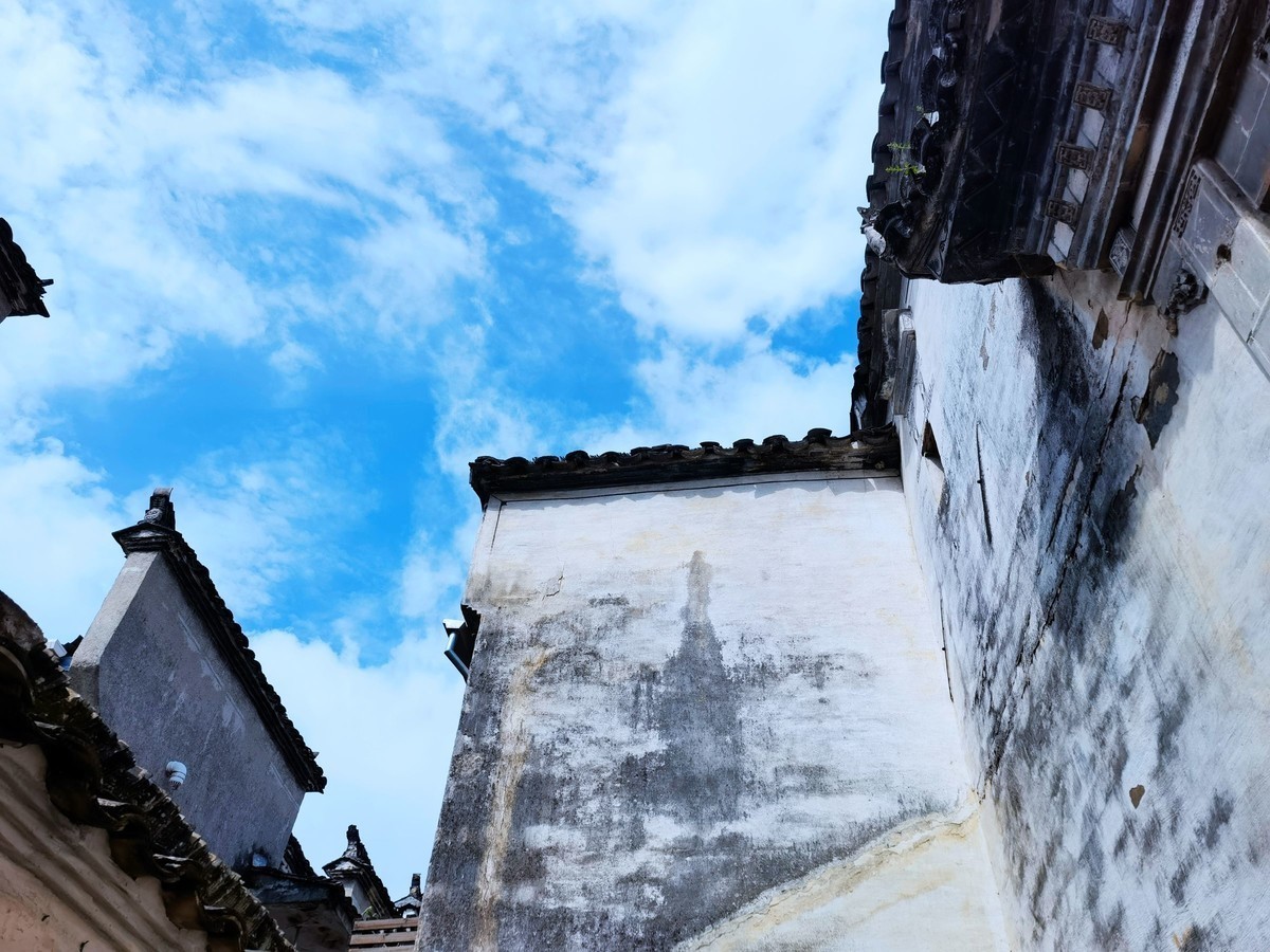 徽州宏村欢迎您：“遥遥领先”宏村手机随拍（就在塔川附近）