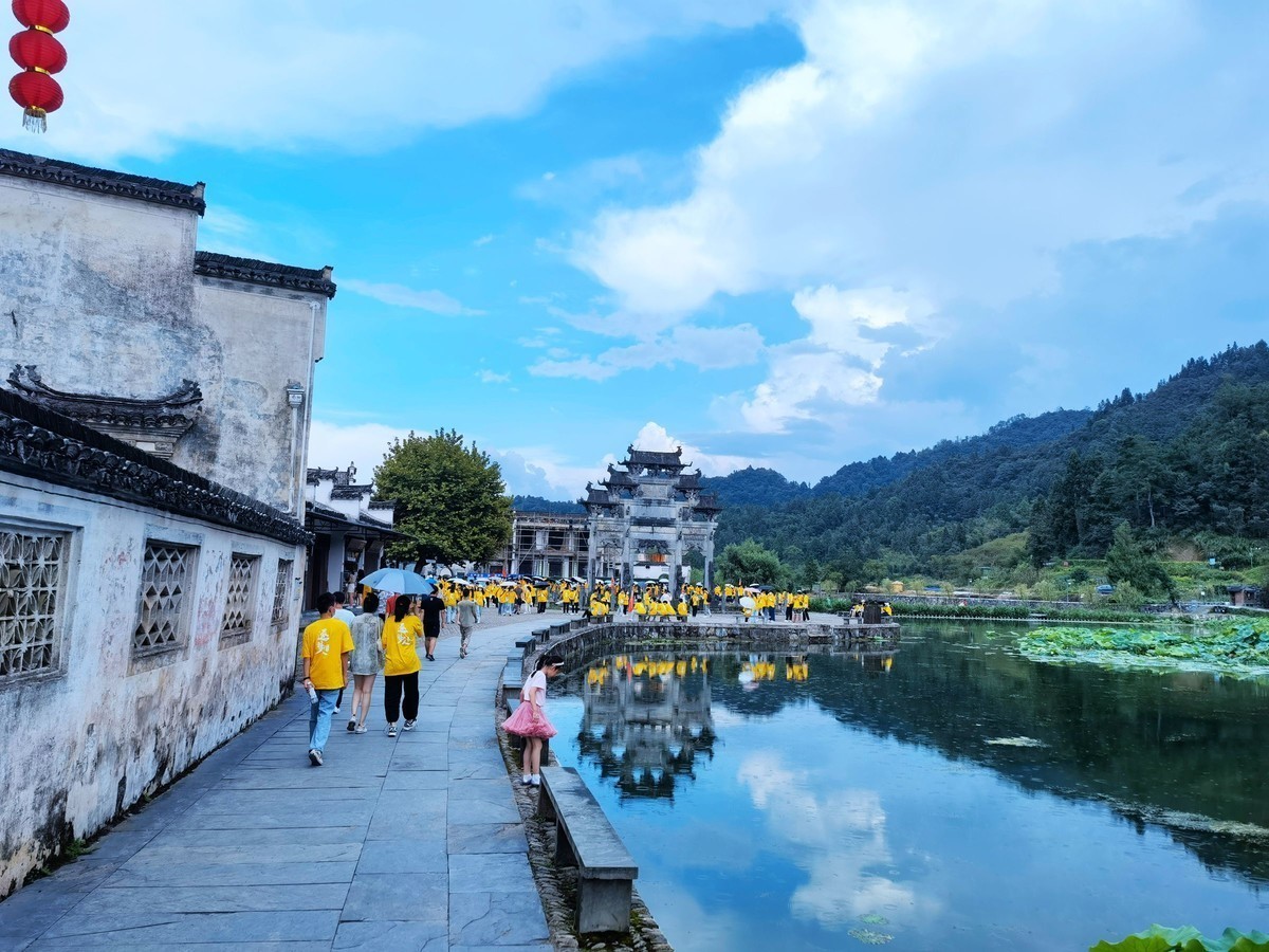 徽州宏村欢迎您：“遥遥领先”宏村手机随拍（就在塔川附近）