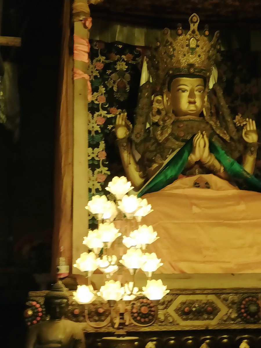 2023夏 黔赣鄂渝川（145）正殿朝拜观音菩萨