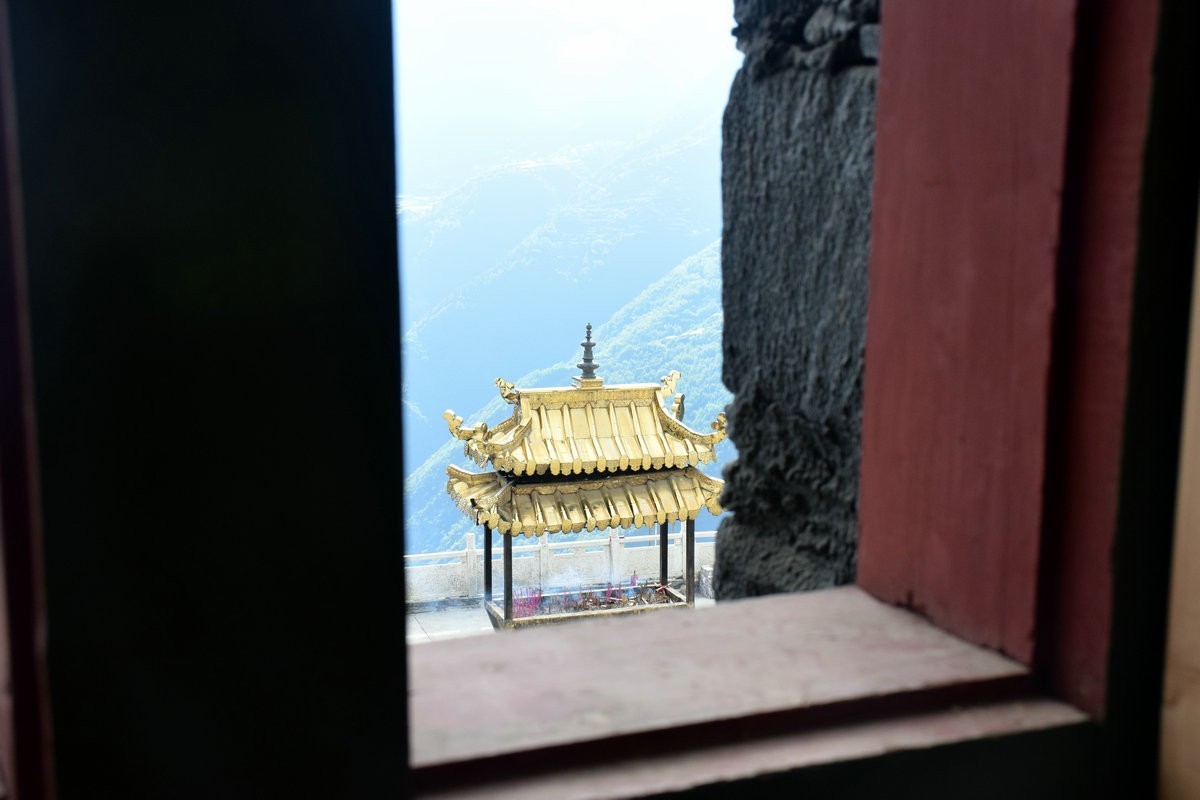 2023夏 黔赣鄂渝川（145）正殿朝拜观音菩萨