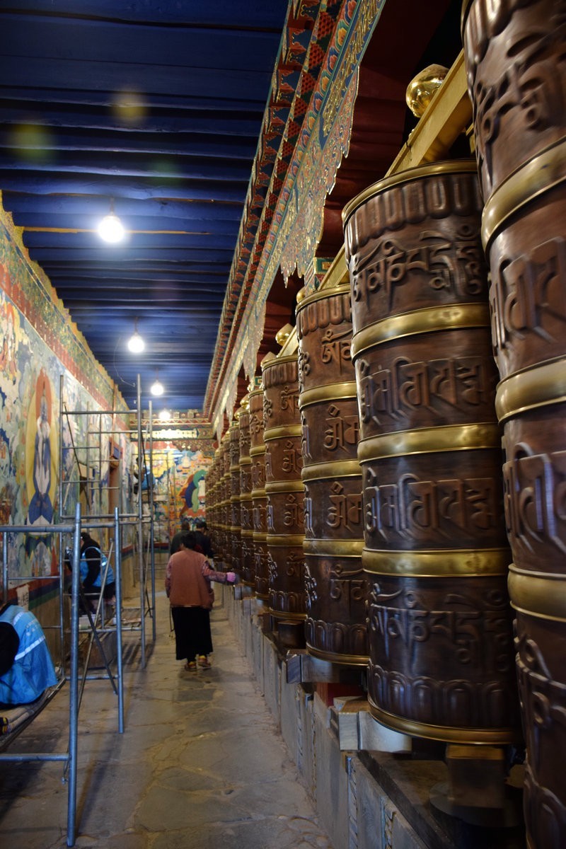 2023夏 黔赣鄂渝川（145）正殿朝拜观音菩萨