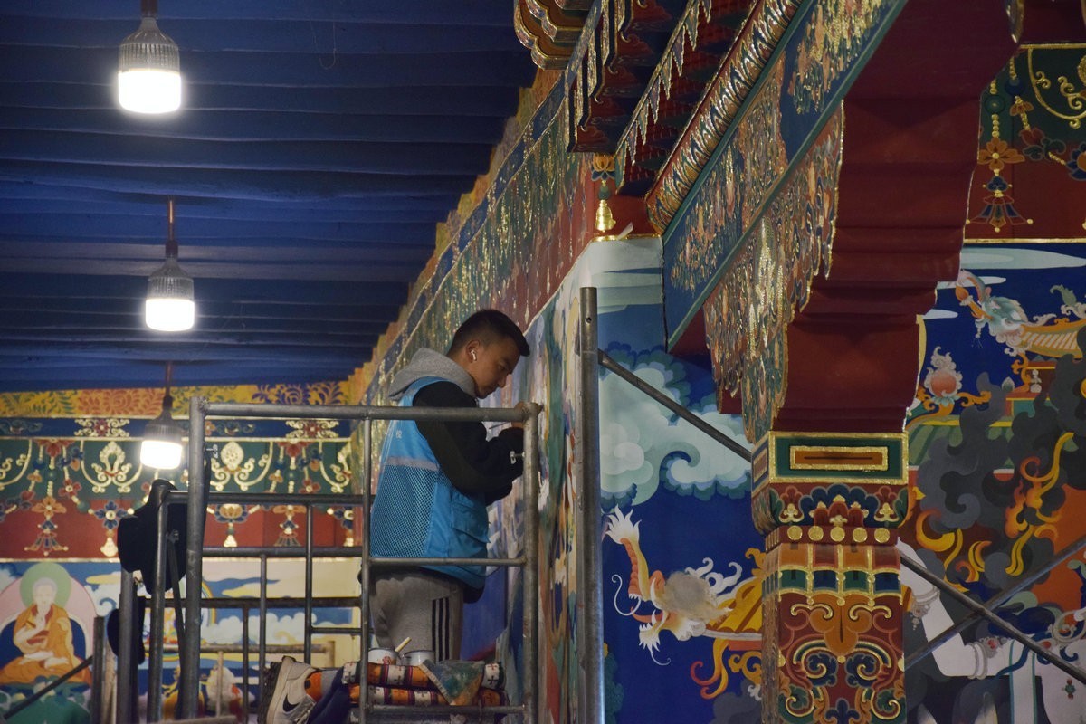 2023夏 黔赣鄂渝川（145）正殿朝拜观音菩萨