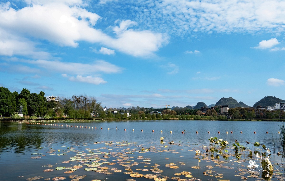 加油之城，美美安龙。初冬的的半水湖，11日下午，沿湖边走了一圈。