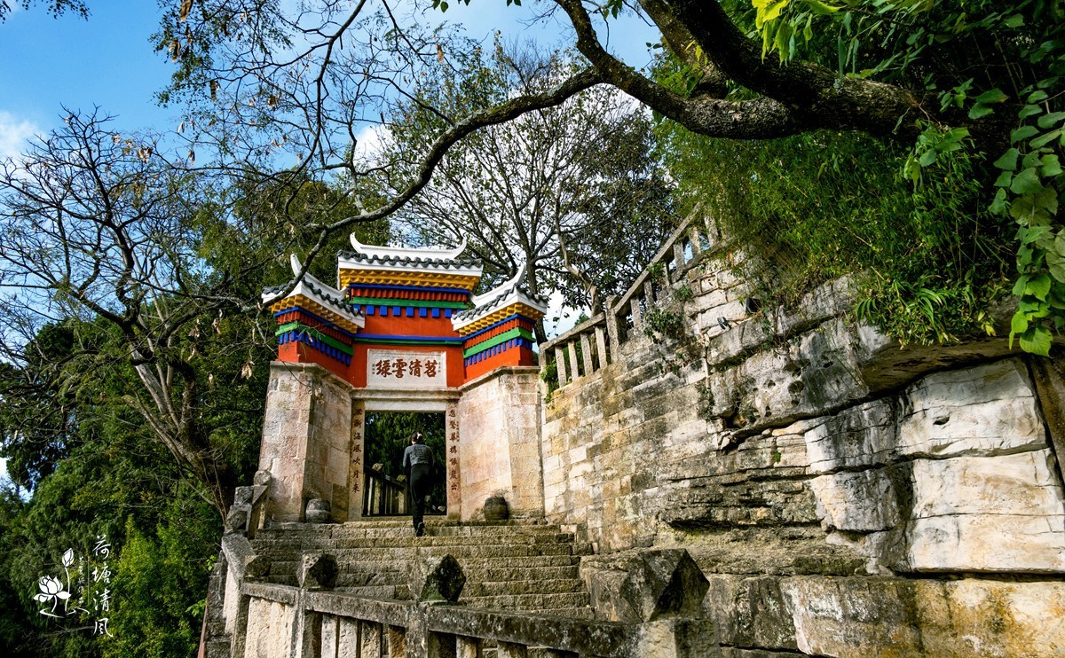 加油之城，美美安龙。初冬的的半水湖，11日下午，沿湖边走了一圈。