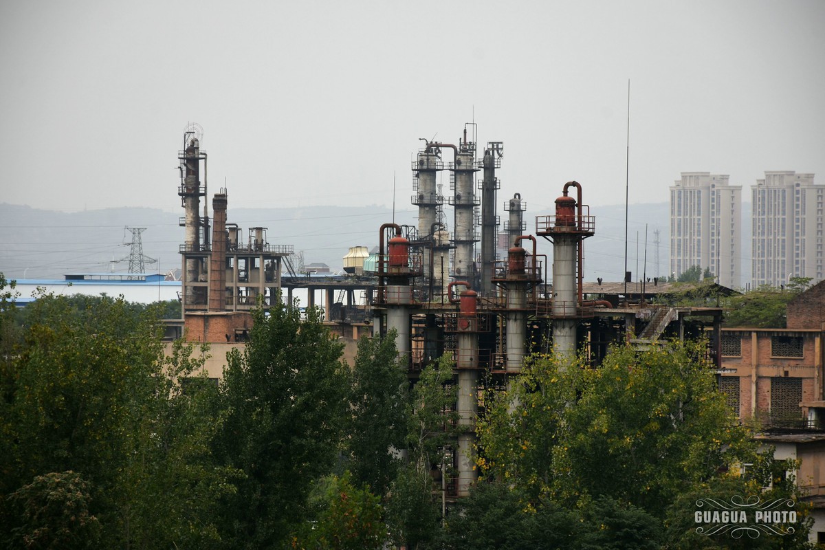 城市中的废墟工厂，也有点沧桑的美感