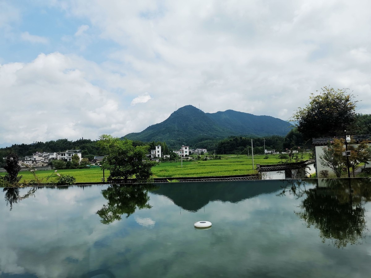 徽州宏村欢迎您：“遥遥领先”宏村手机随拍（就在塔川附近）