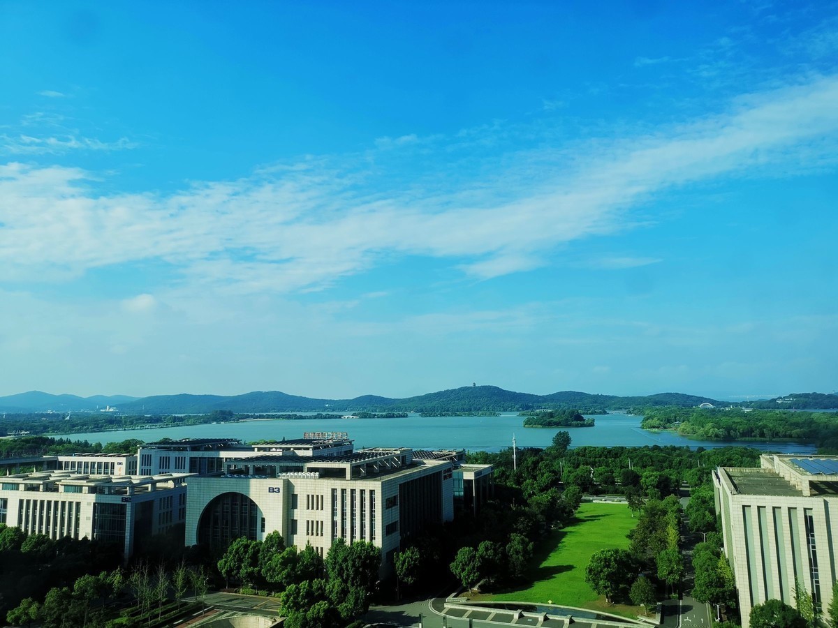 徽州宏村欢迎您：“遥遥领先”宏村手机随拍（就在塔川附近）