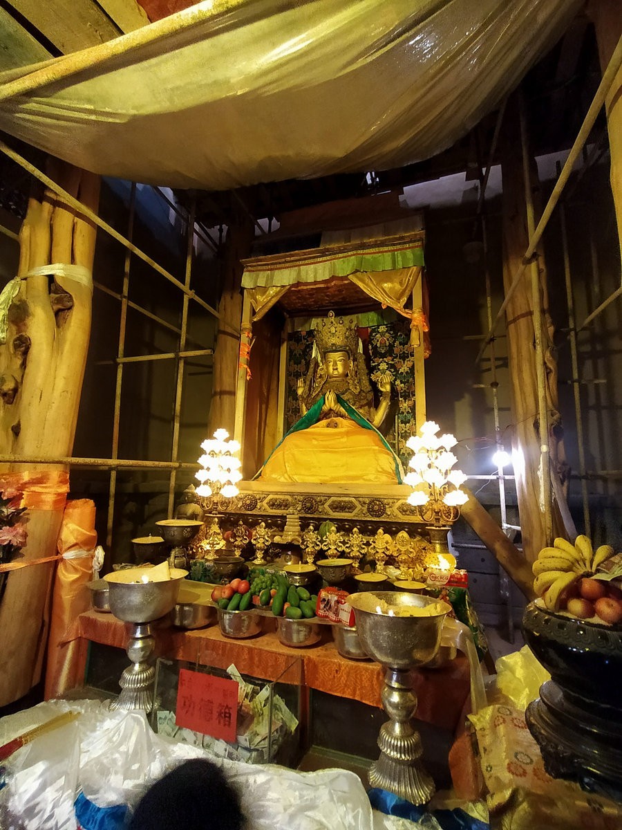 2023夏 黔赣鄂渝川（145）正殿朝拜观音菩萨