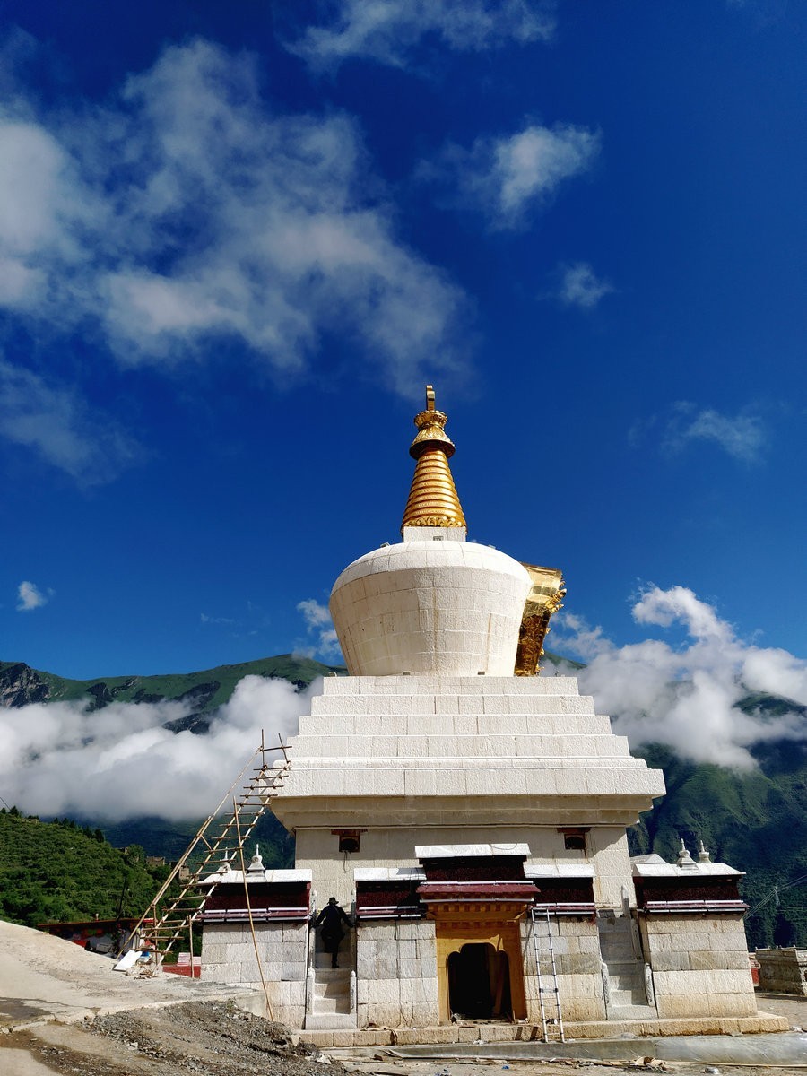 2023夏 黔赣鄂渝川（145）正殿朝拜观音菩萨