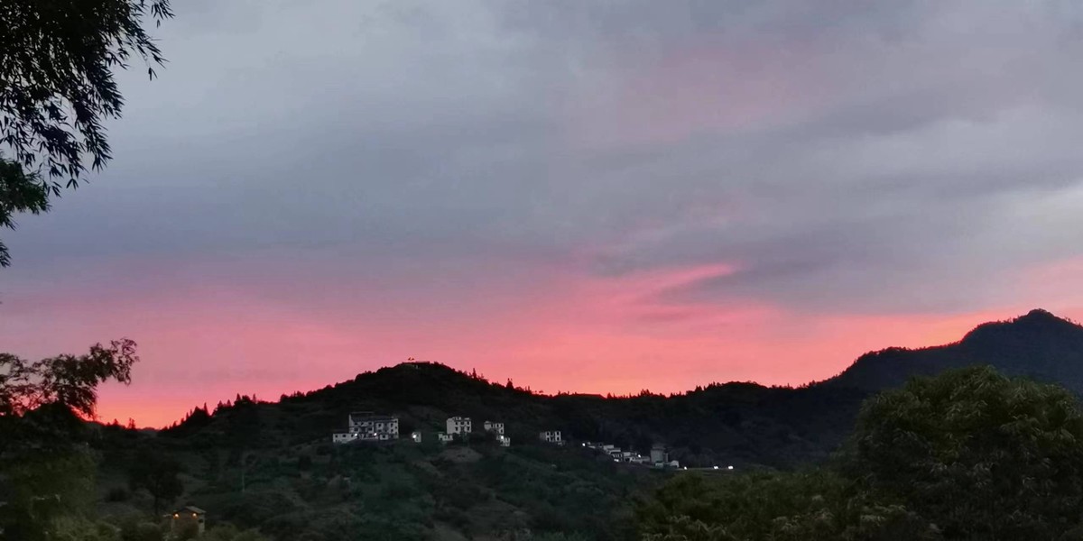 山间夕阳红