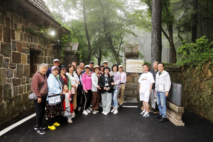 农友们相聚莫干山，