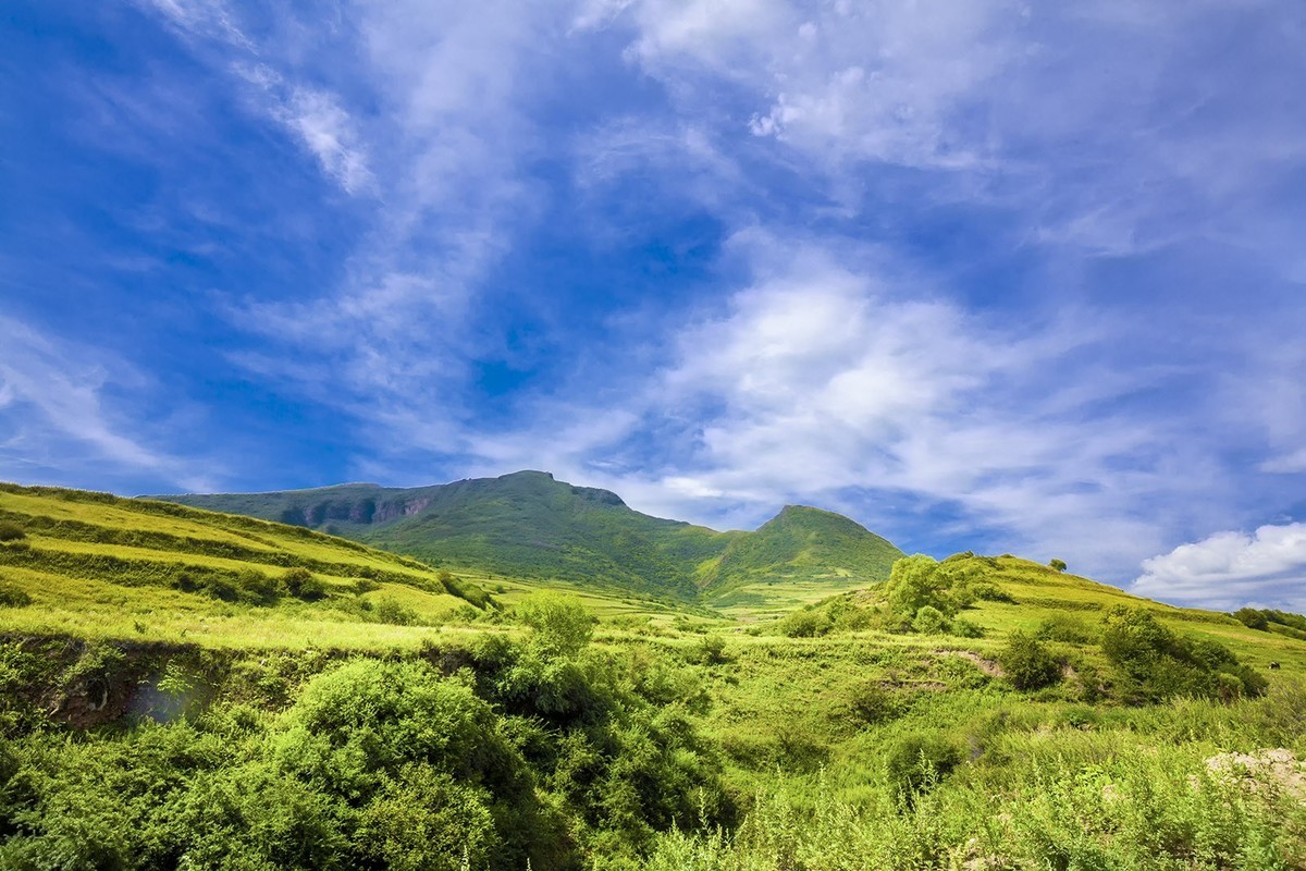 陇中新景－－崛头山