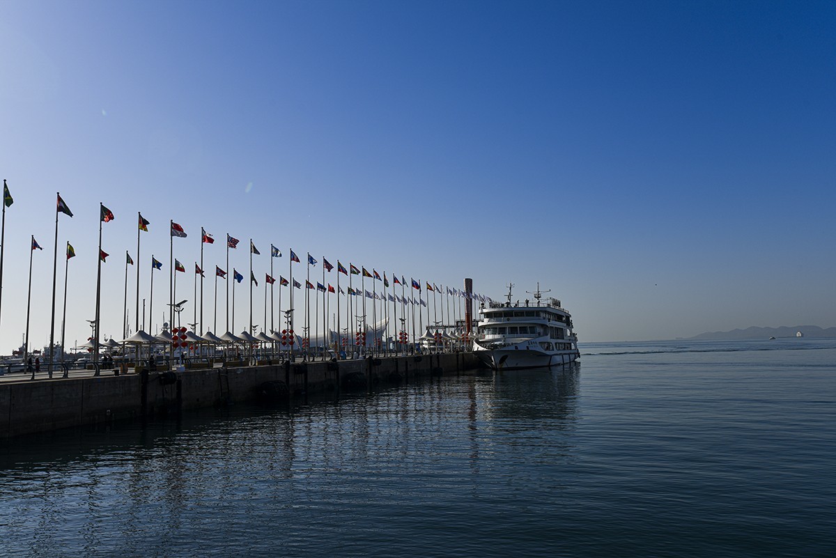 山东行  青岛   五四广场 上