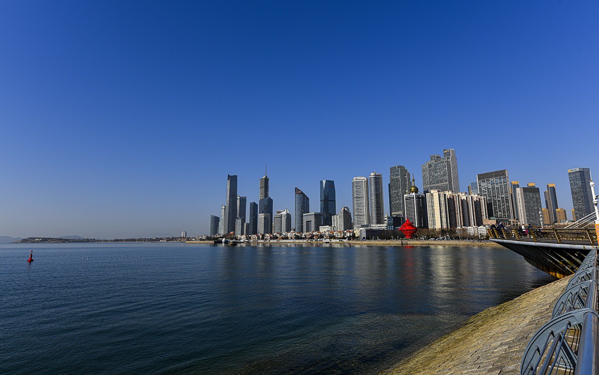 山东行  青岛   五四广场 上