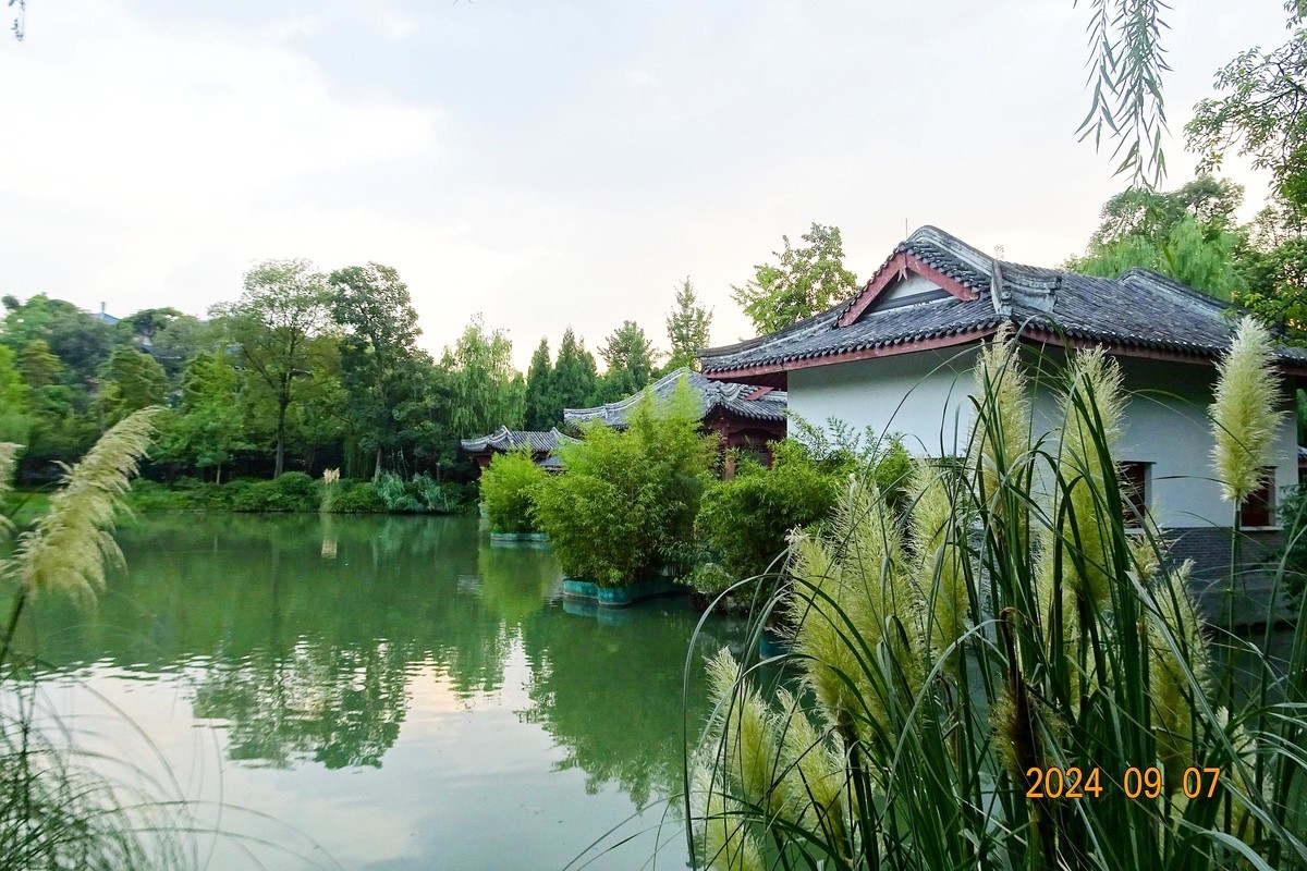 武侯祠来了苗家女