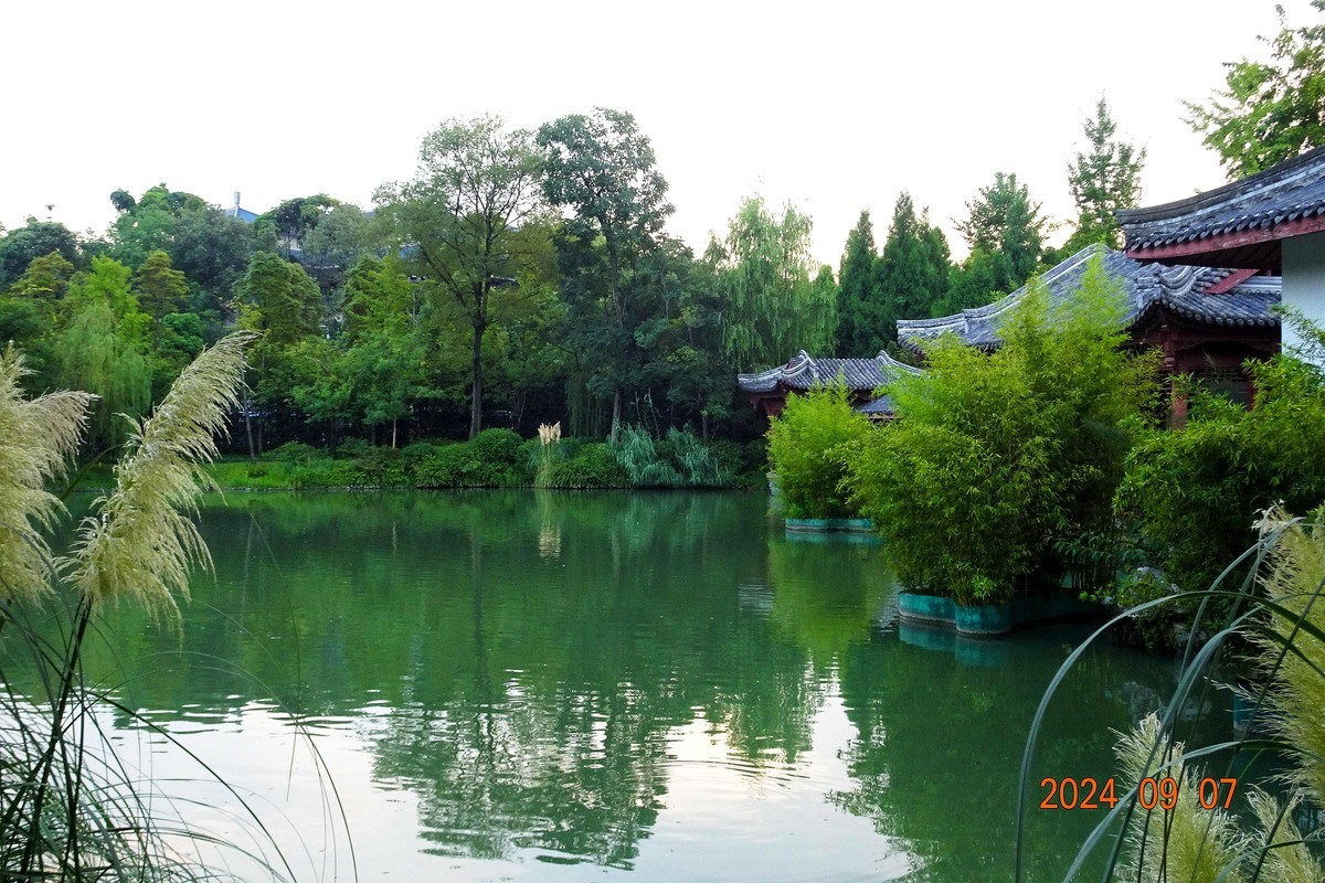 武侯祠来了苗家女