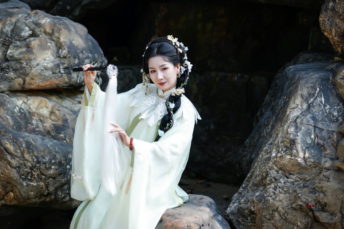 【拂去凡尘】---婉灵