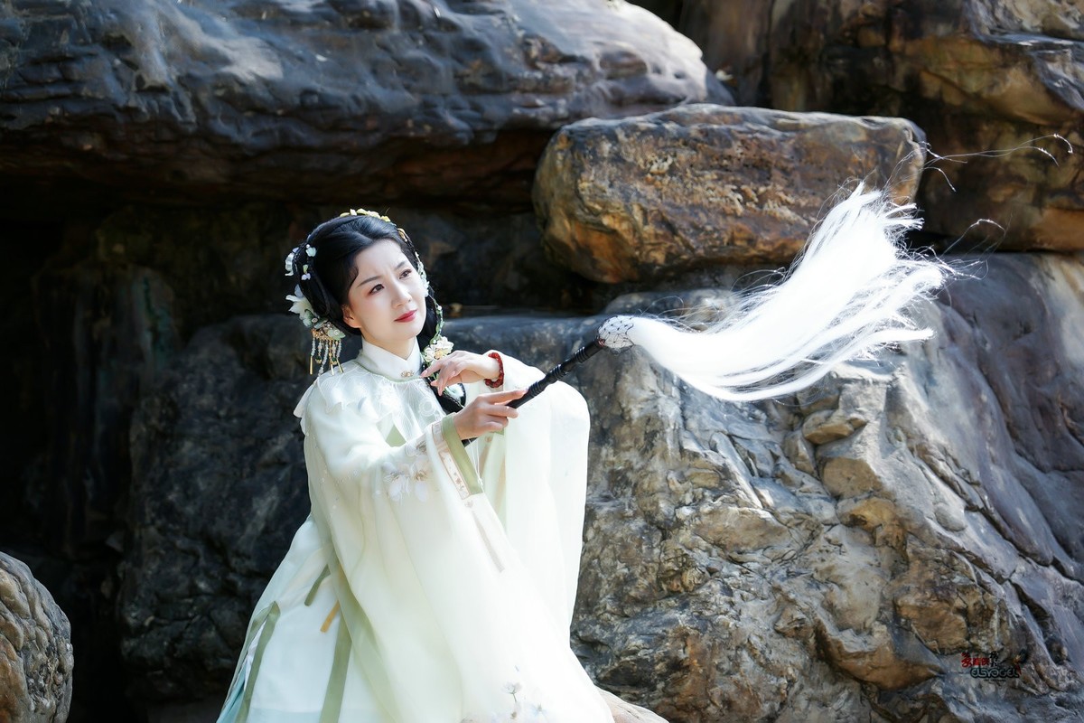 【拂去凡尘】---婉灵