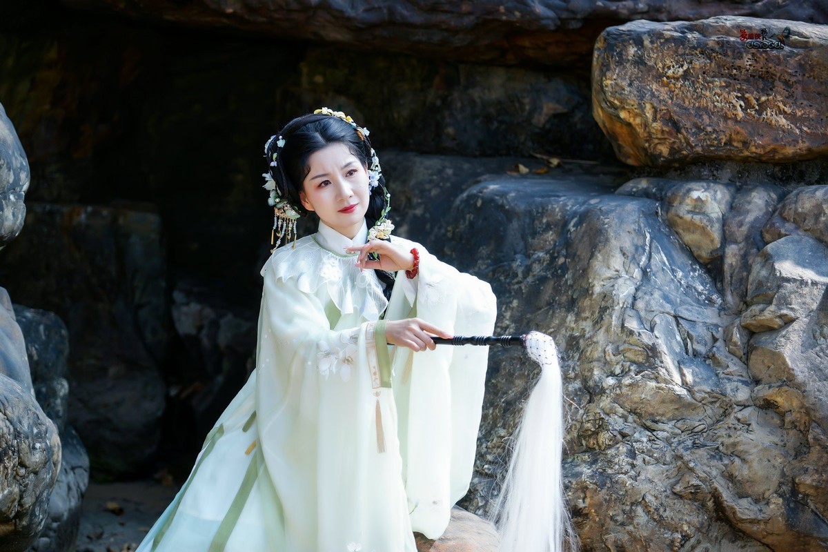 【拂去凡尘】---婉灵