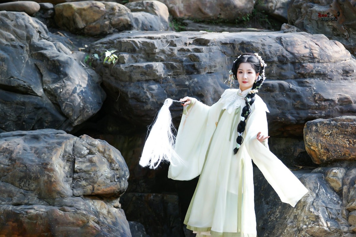 【拂去凡尘】---婉灵