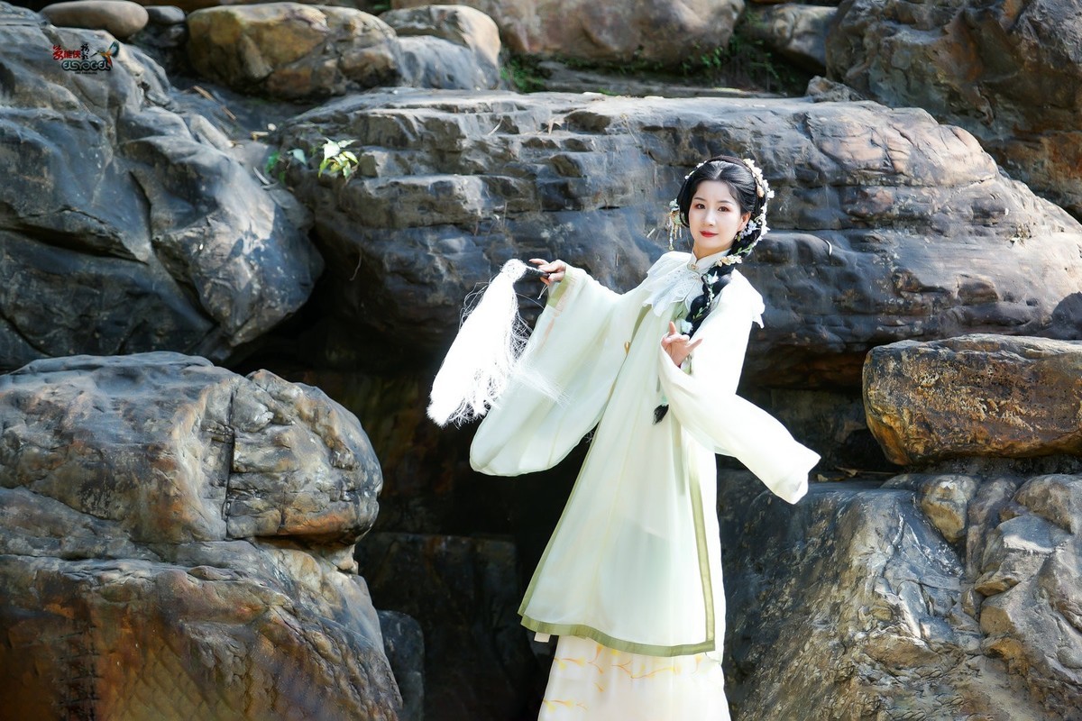 【拂去凡尘】---婉灵