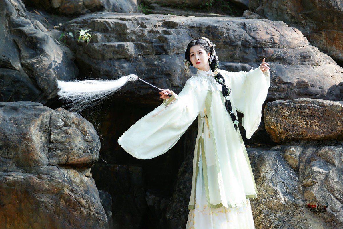 【拂去凡尘】---婉灵