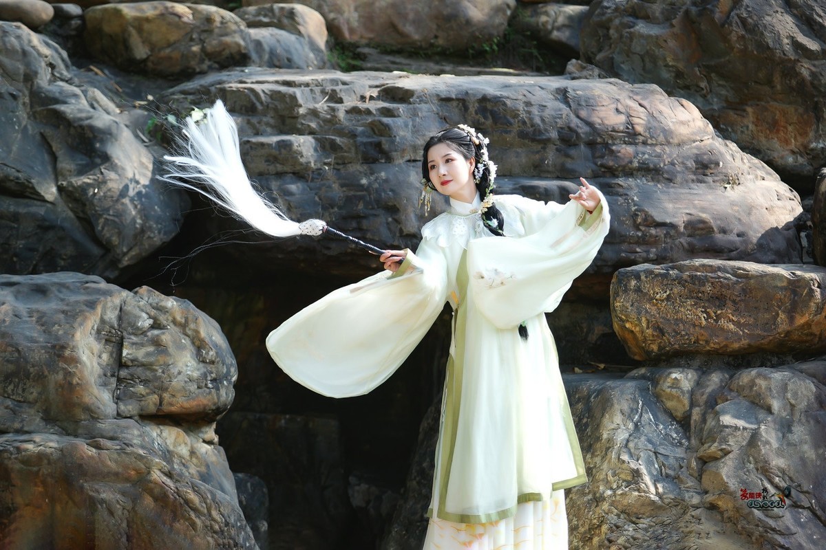 【拂去凡尘】---婉灵