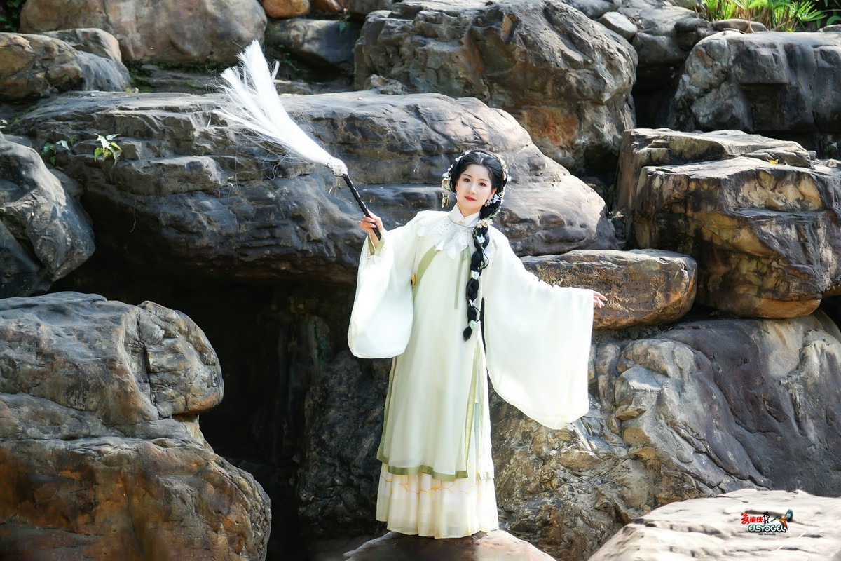 【拂去凡尘】---婉灵