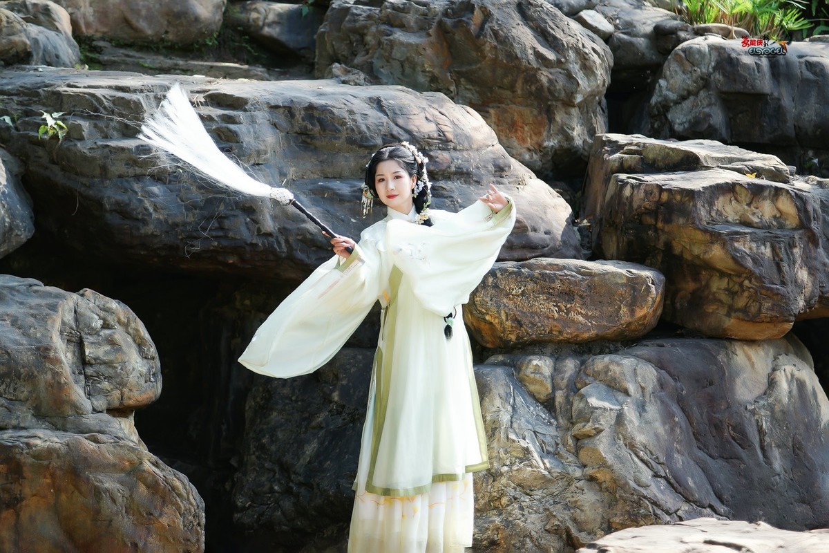 【拂去凡尘】---婉灵