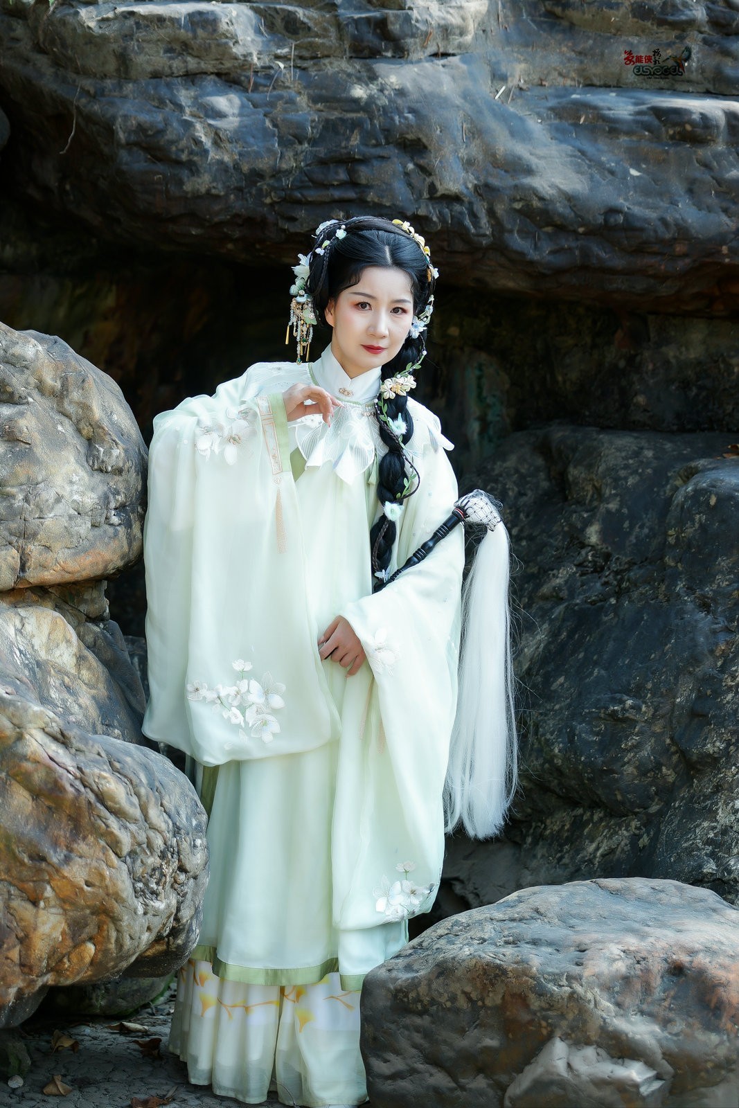 【拂去凡尘】---婉灵